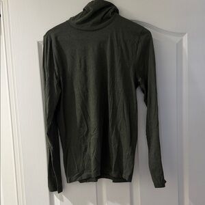 J crew turtleneck T shirt medium EUC